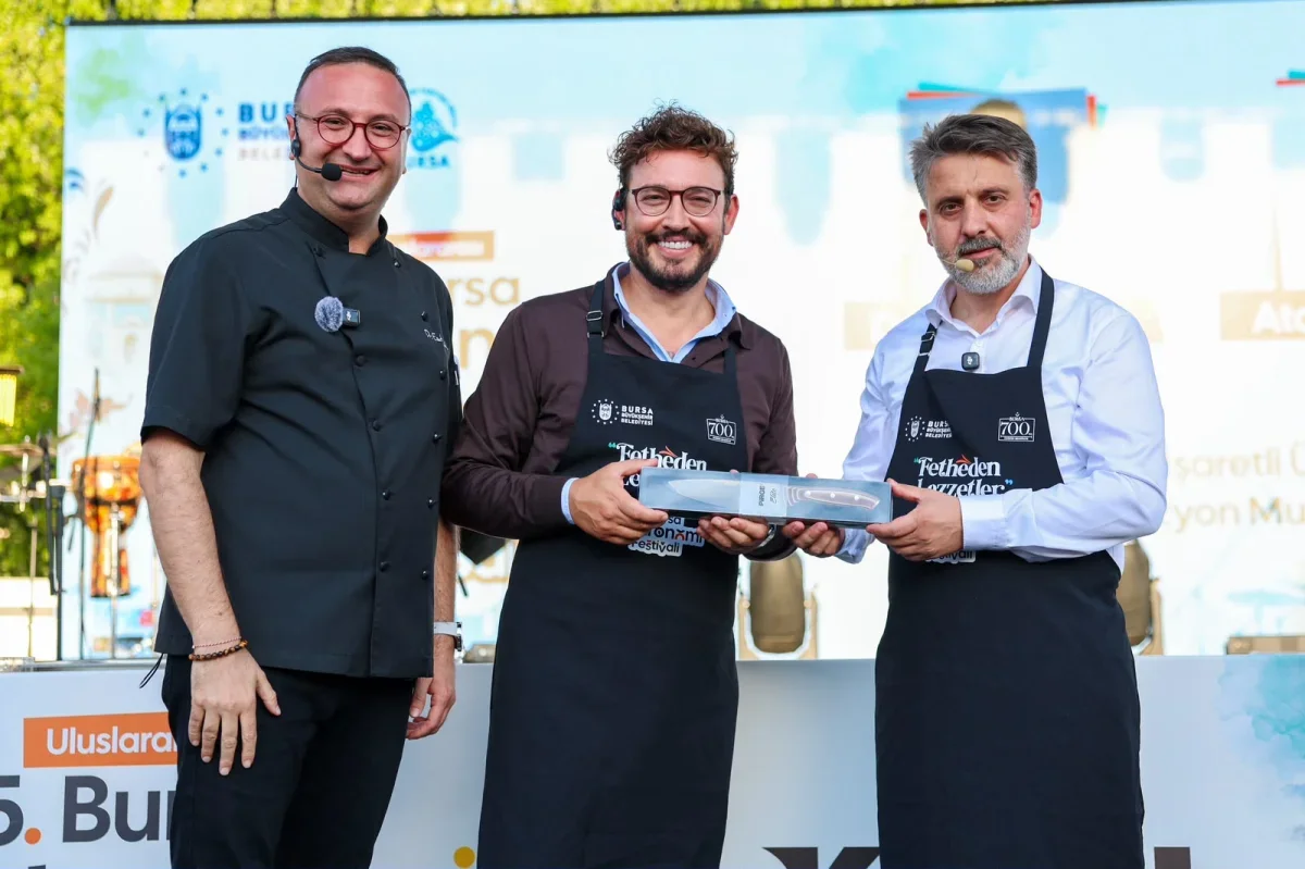 Bursa Gastronomi Festivali'nde Şahin Biba şeflerle mutfağa girdi