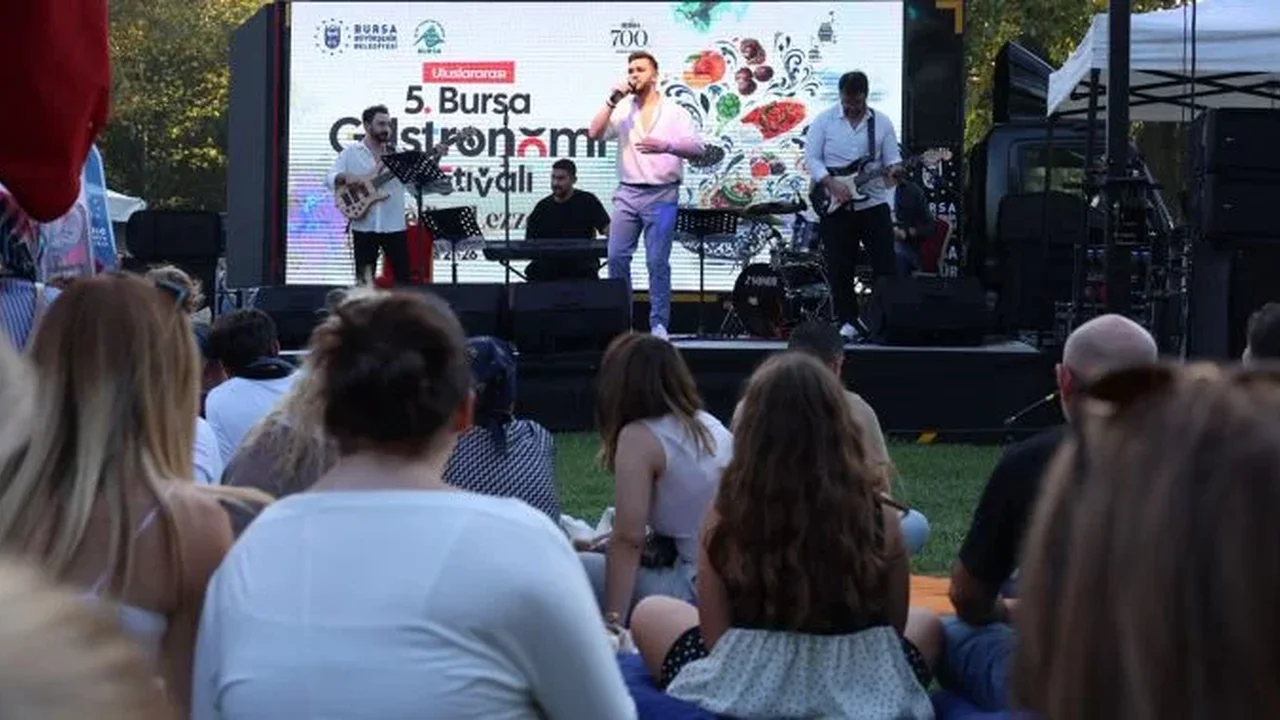 Bursa Gastronomi Festivali'nde Alternatif Sahne müzikle doldu