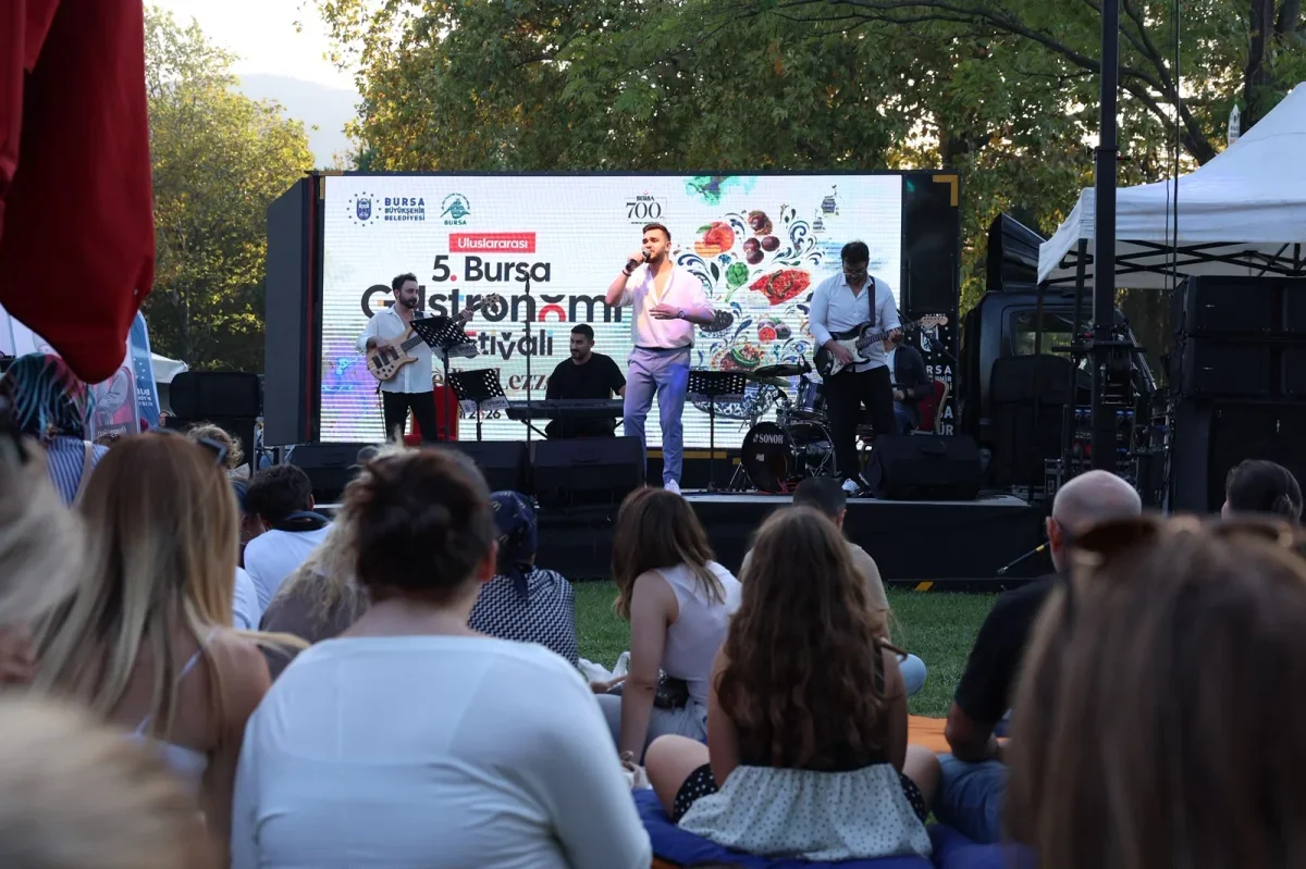 Bursa Gastronomi Festivali'nde Alternatif Sahne müzikle doldu