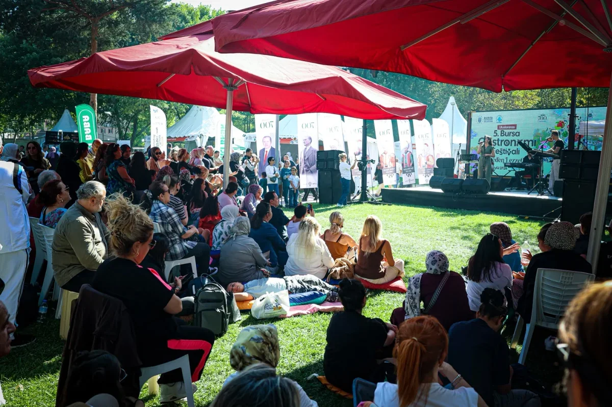 Bursa Gastronomi Festivali'nde Alternatif Sahne müzikle doldu