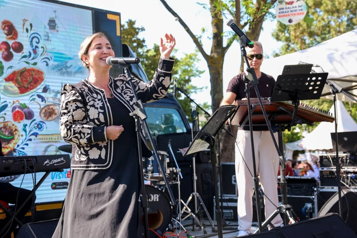 Bursa Gastronomi Festivali'nde Alternatif Sahne müzikle doldu