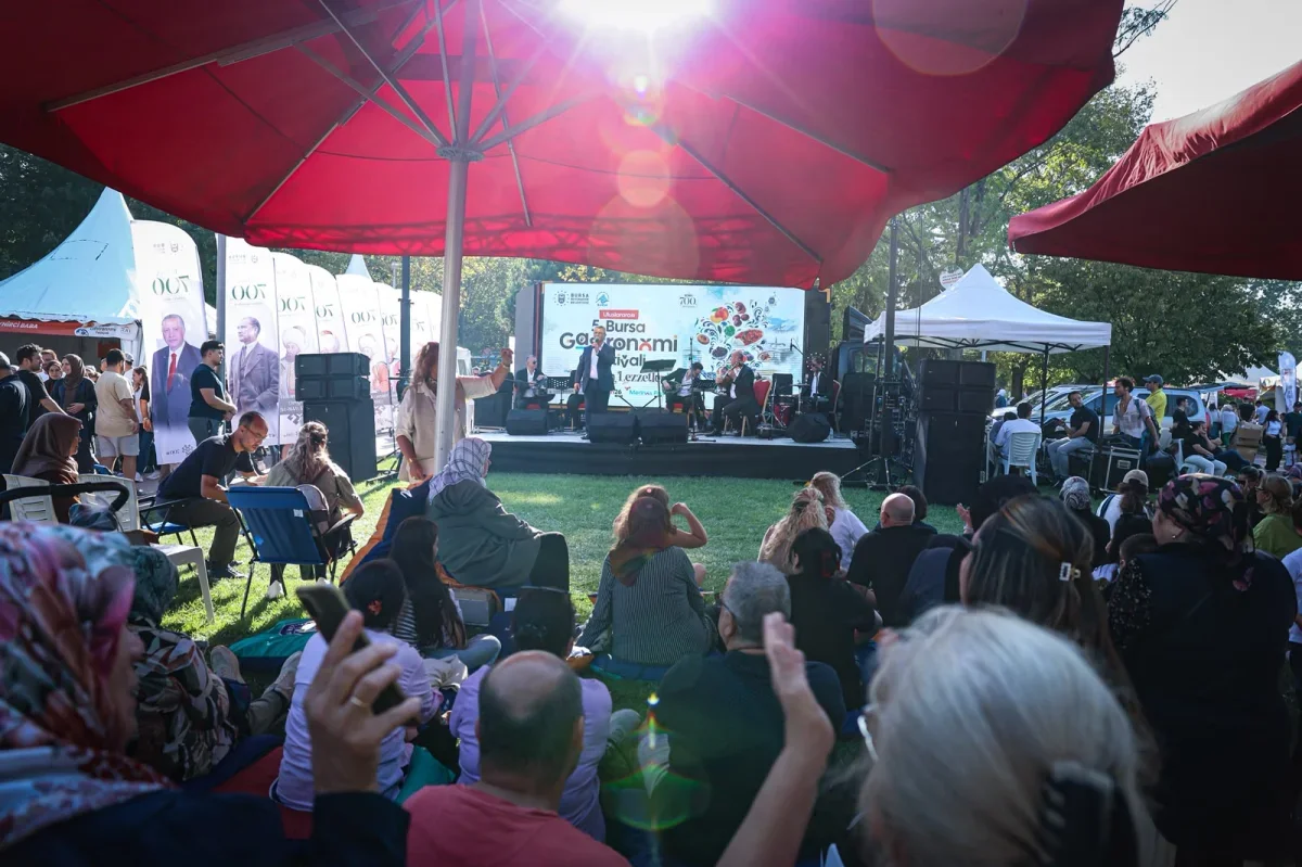Bursa Gastronomi Festivali'nde Alternatif Sahne müzikle doldu
