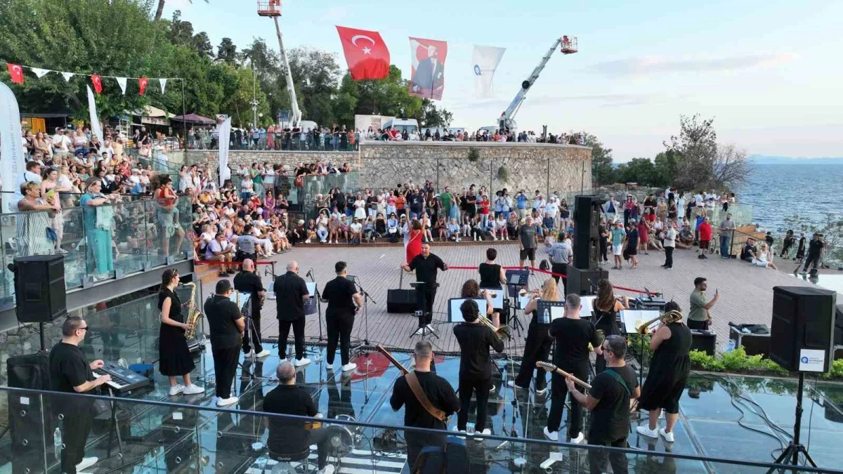 Hıdırlık Kulesi'nde Gün Batımı Konseri Antalyalıları buluşturdu