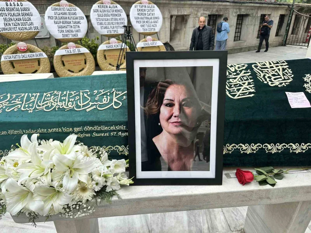 Gülsen Tuncer Şişli'deki cenaze töreniyle uğurlanıyor