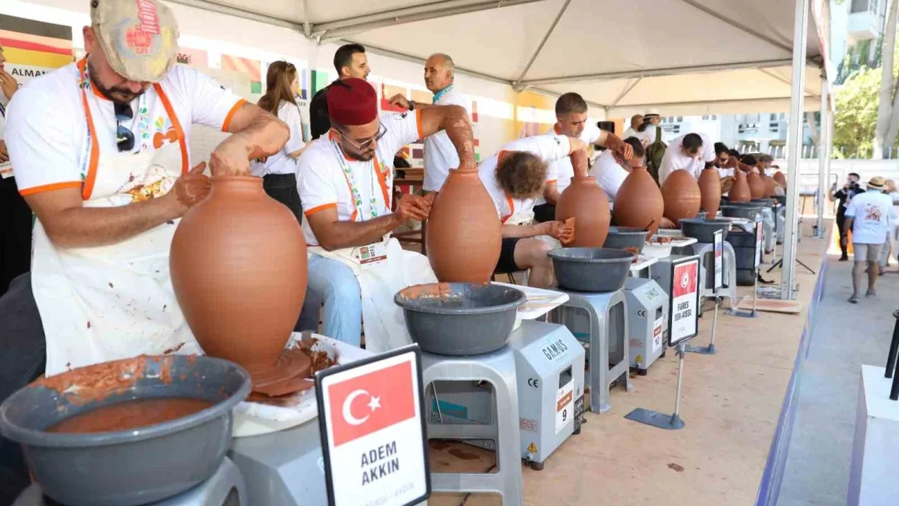 Menemen Çömlek Festivali'nde 45 ülkeden ustalar yarıştı