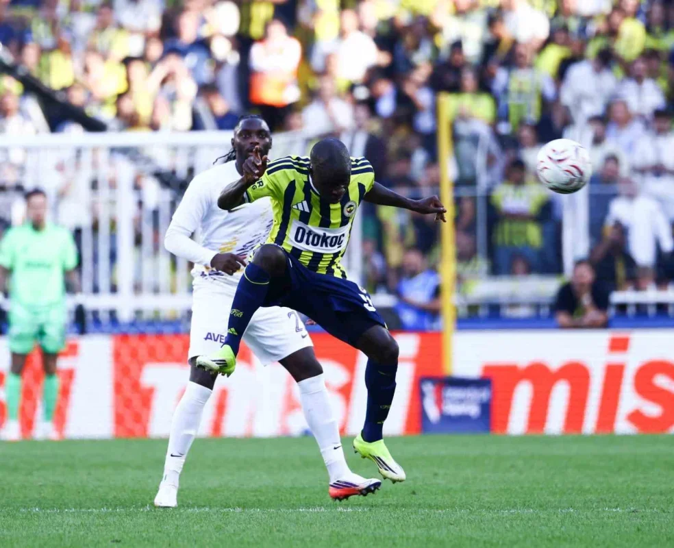 Fenerbahçe-Eyüpspor maçında ilk yarı: Sarı-lacivertliler 5-0 önde