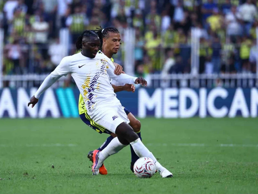 Fenerbahçe-Eyüpspor maçında ilk yarı: Sarı-lacivertliler 5-0 önde