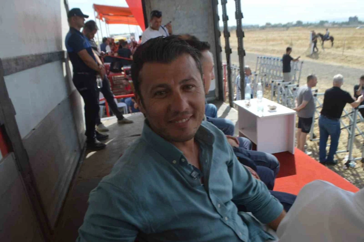 Ayvalık Rahvan At Yarışları'nda 100 at piste çıktı