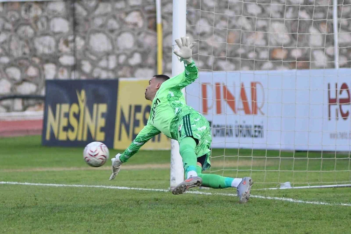 İnegölspor - Karacabey Belediyespor maçını Berke Özgün kazandırdı