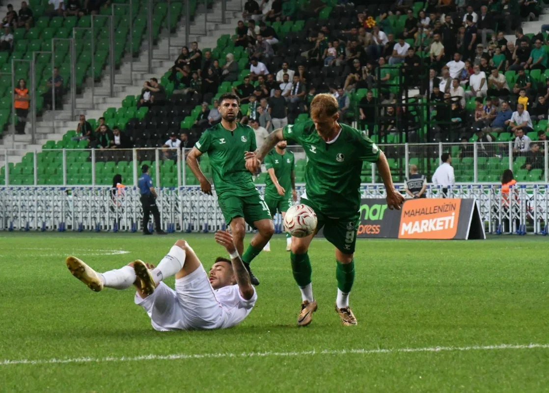 Sakaryaspor 10 Sezon Sonra 3'te 3 Yaptı: TFF 2. Lig'de Lider