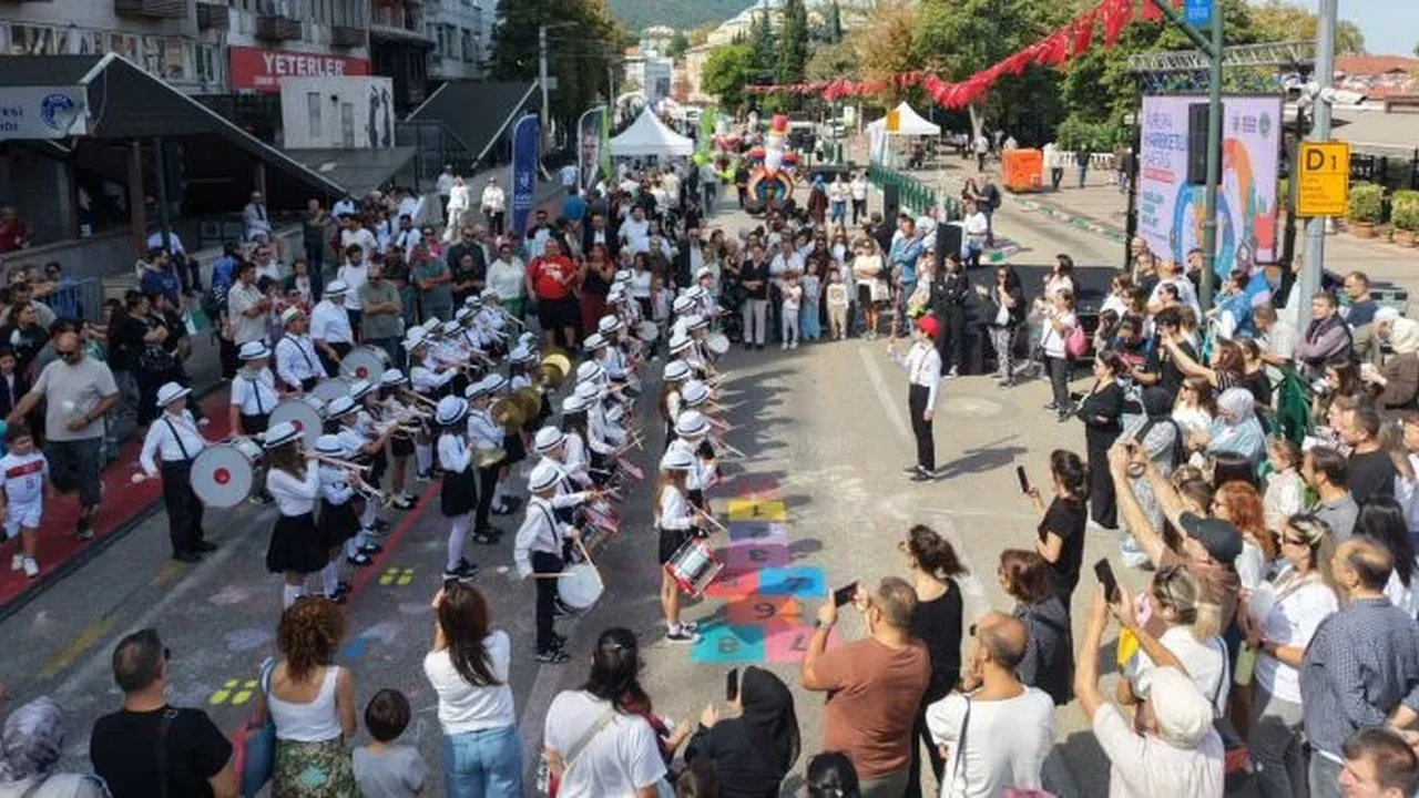 Bursa Heykel'de Atatürk Caddesi 4 saat araç trafiğine kapatıldı