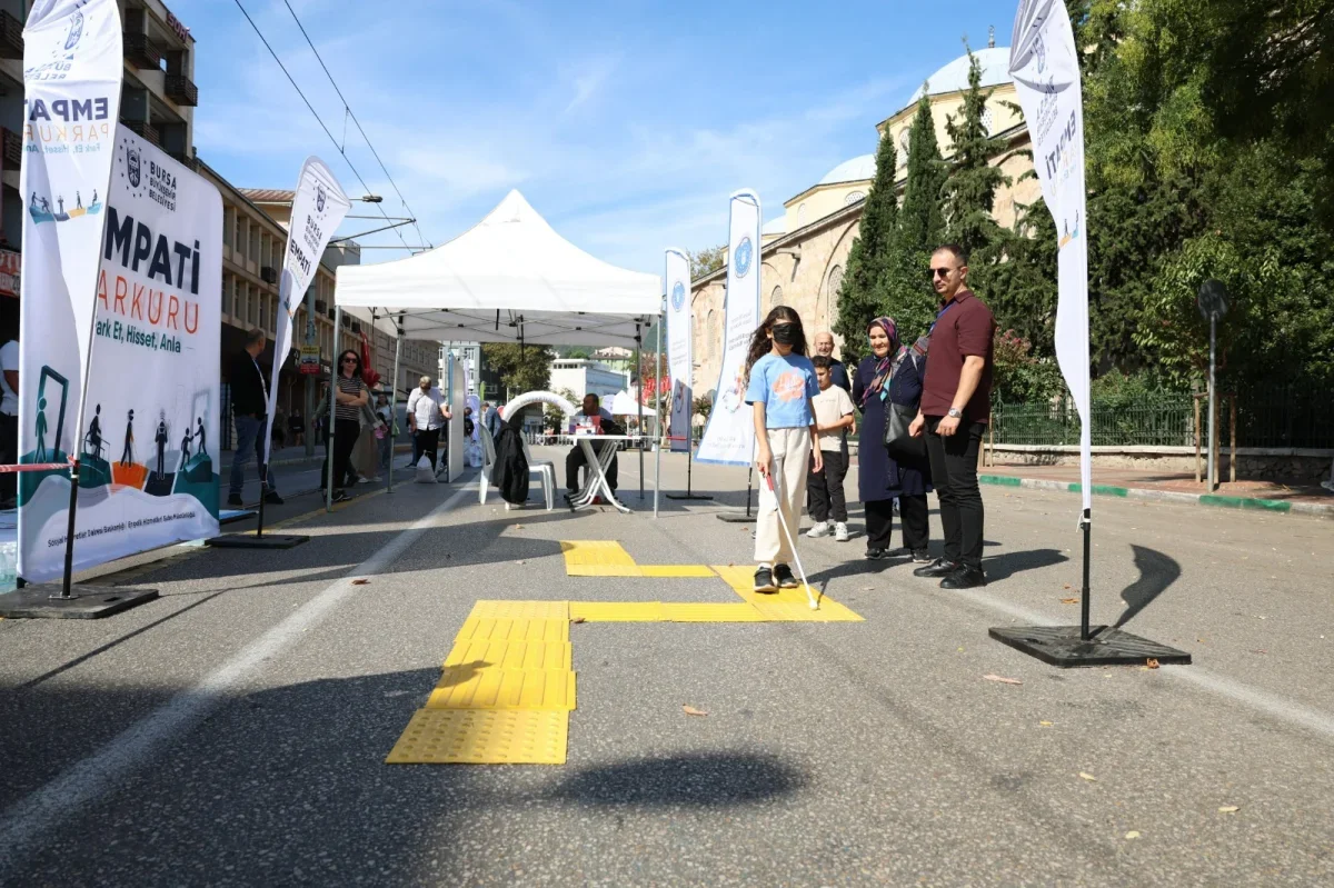 Bursa Heykel'de Atatürk Caddesi 4 saat araç trafiğine kapatıldı