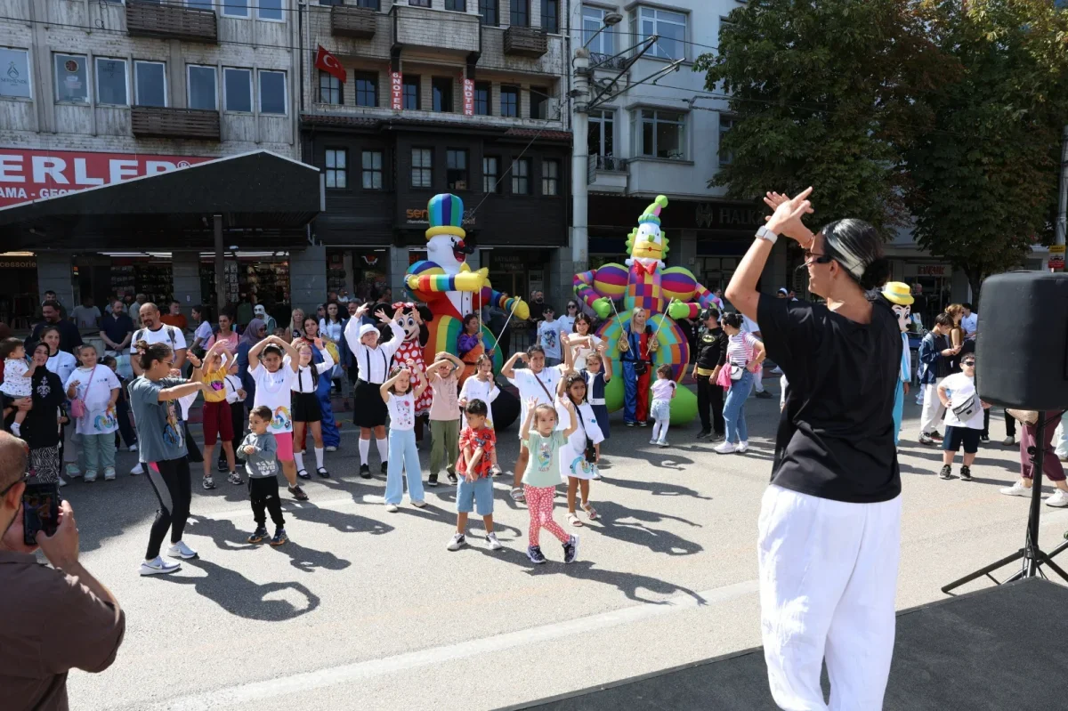 Bursa Heykel'de Atatürk Caddesi 4 saat araç trafiğine kapatıldı
