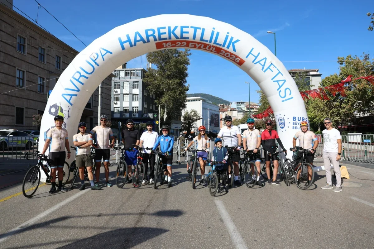 Bursa Heykel'de Atatürk Caddesi 4 saat araç trafiğine kapatıldı