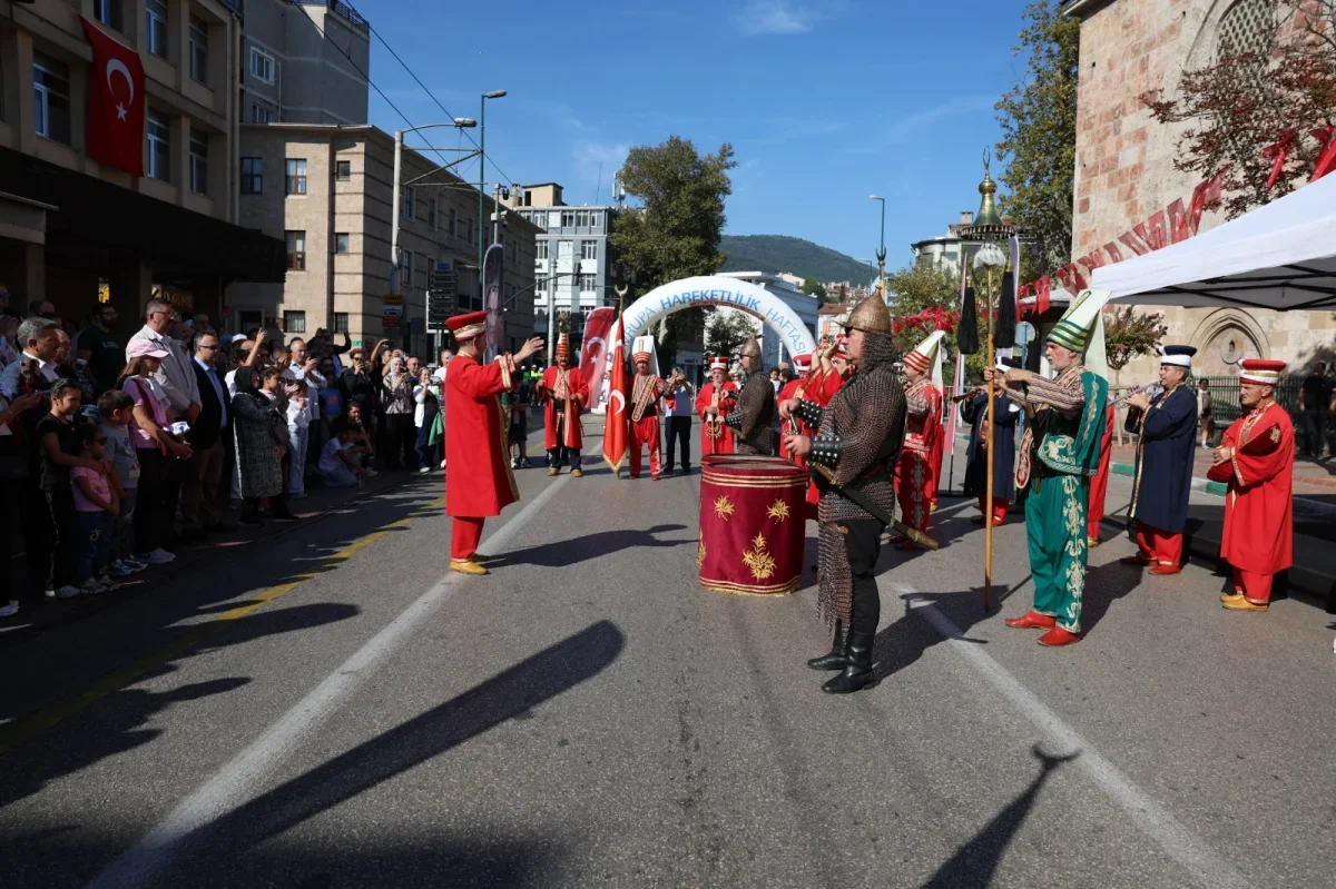 Bursa Heykel'de Atatürk Caddesi 4 saat araç trafiğine kapatıldı