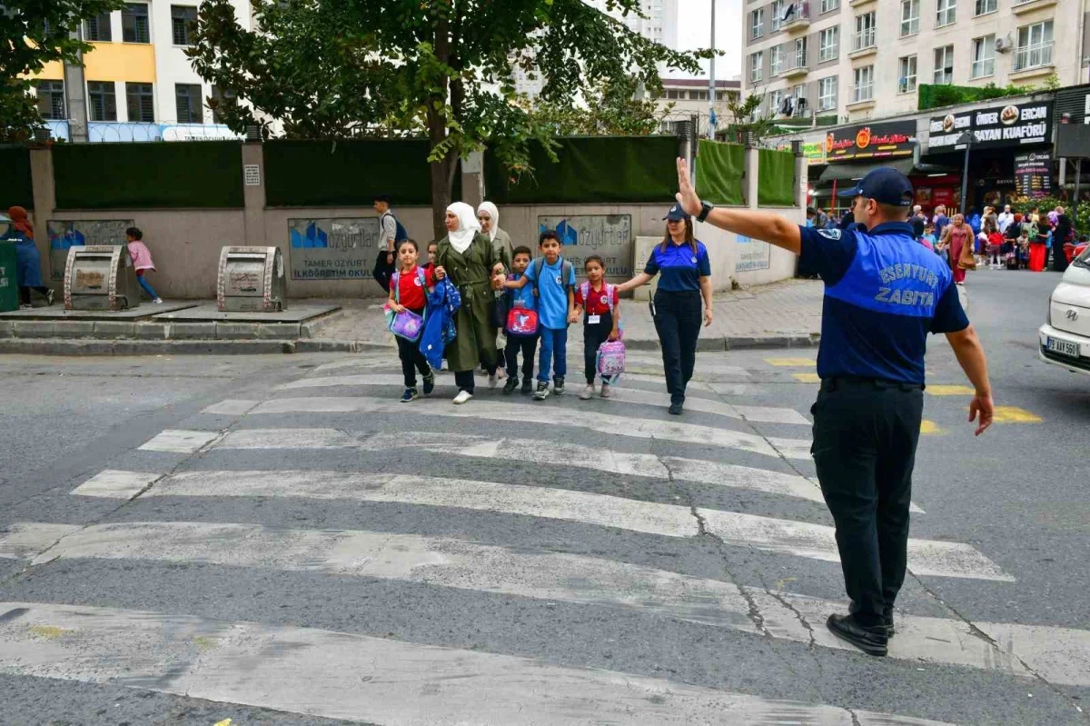 Esenyurt'ta okul çevrelerinde zabıta denetimleri artırıldı