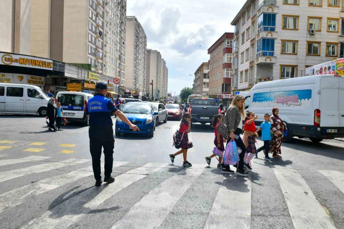 Esenyurt'ta okul çevrelerinde zabıta denetimleri artırıldı