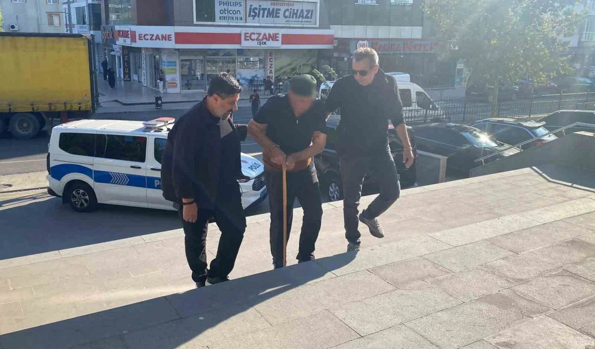 Kapaklı'da Mehmet Ünlü, eşini öldürme iddiasıyla adliyede