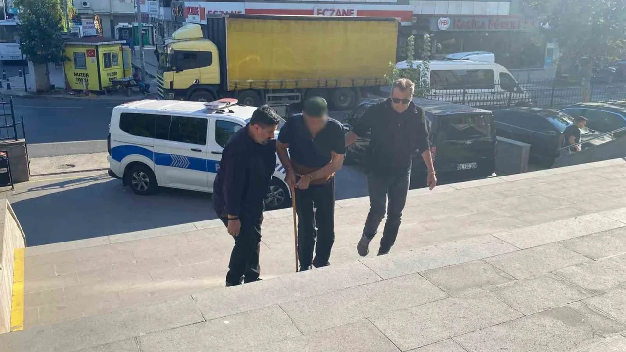 Kapaklı'da Mehmet Ünlü, eşini öldürme iddiasıyla adliyede