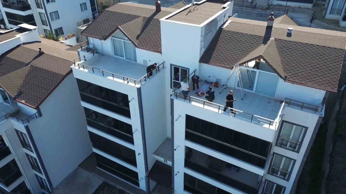 Bursa Mudanya'da tadilat işçisi balkona düştü: Yaralı hastanede