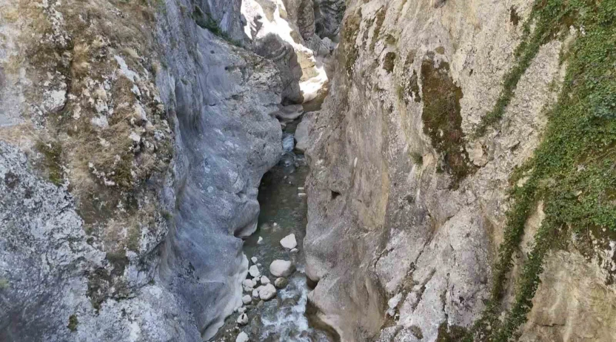 Harmankaya Kanyonu, karanlık gökyüzüyle yıldız tutkunlarını çekiyor
