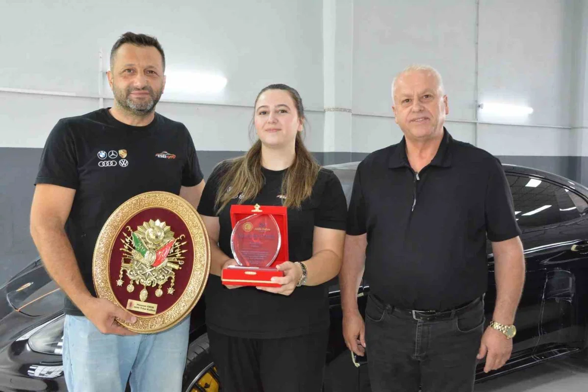 Nisanur Eser Balıkesir'de oto boyada Türkiye'nin yılın kalfası oldu
