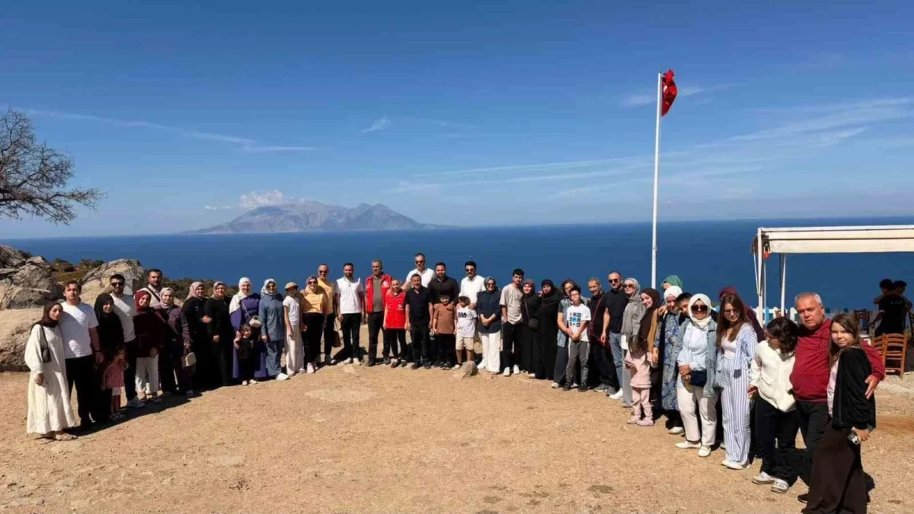 Şehit aileleri ve gaziler Çanakkale ile Gökçeada'yı gezdi