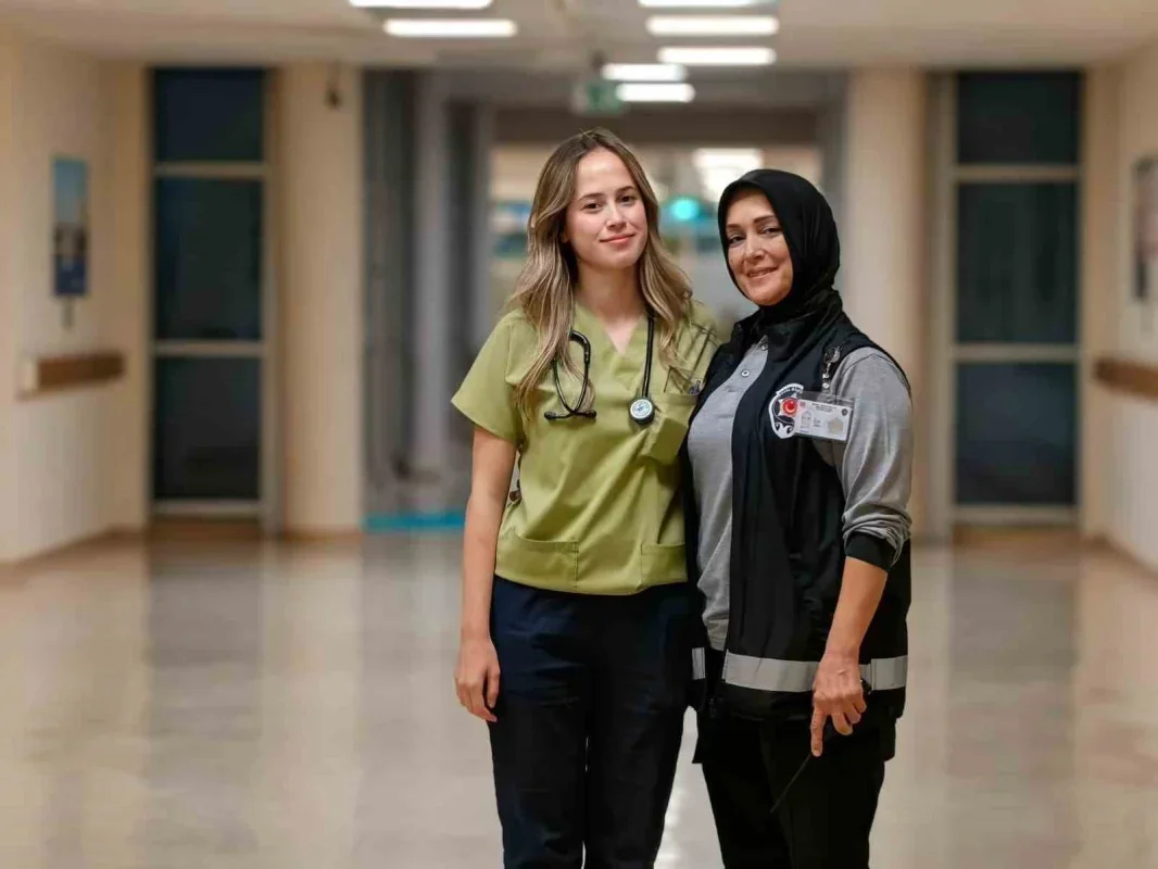 İnegöl Devlet Hastanesi'nde doğan iki doktor görevde