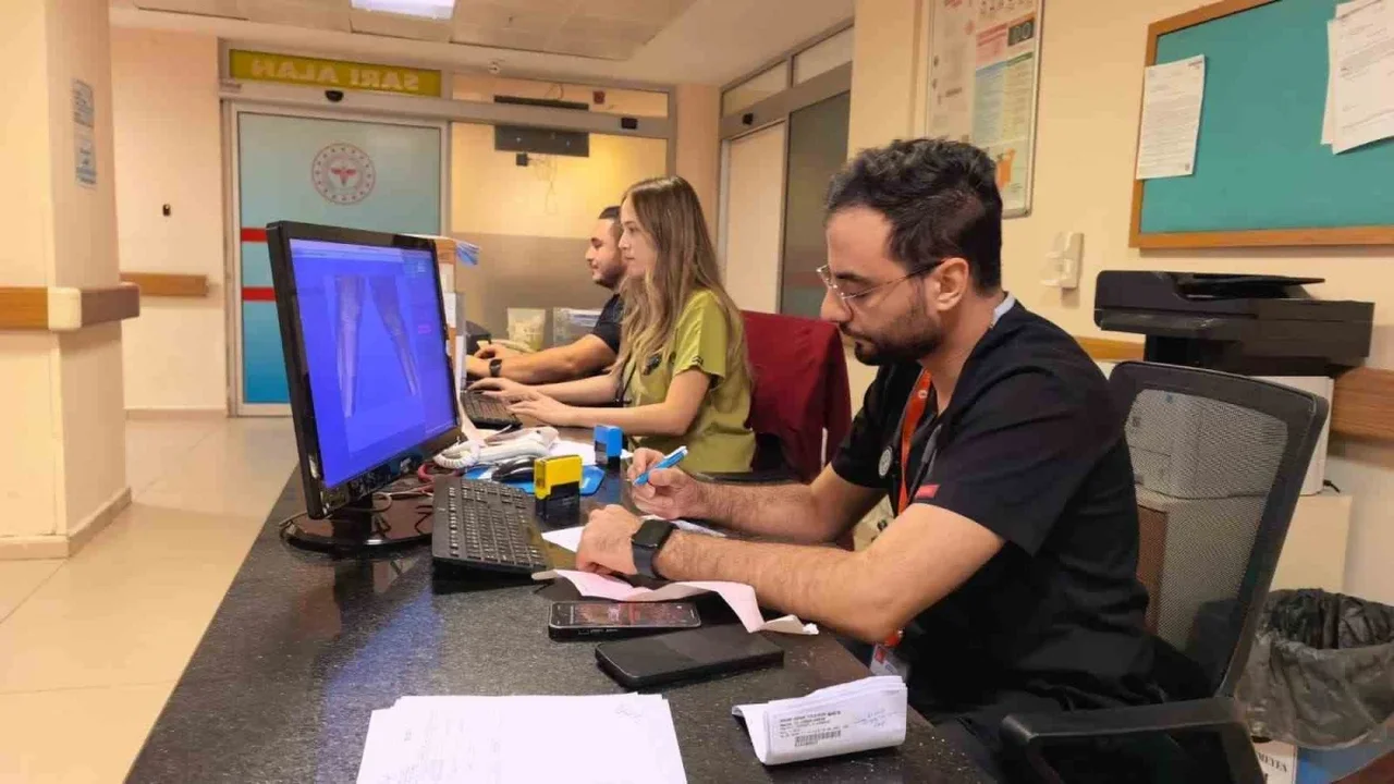 İnegöl Devlet Hastanesi'nde doğan iki doktor görevde