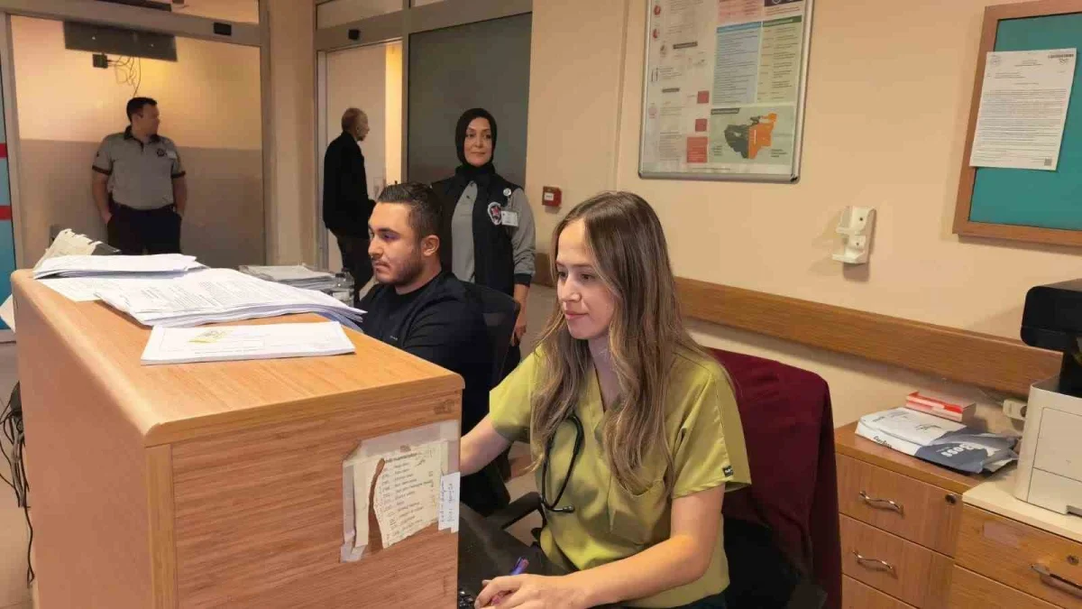 İnegöl Devlet Hastanesi'nde doğan iki doktor görevde