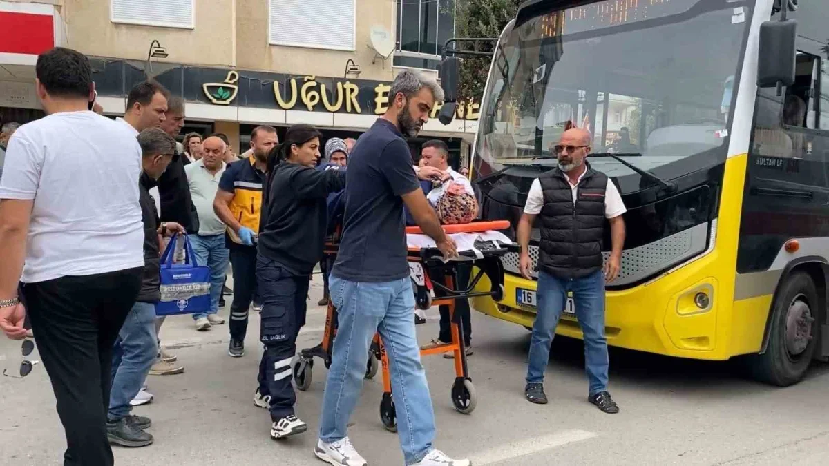 İnegöl'de özel halk otobüsü yayaya çarptı: Kadın ağır yaralı