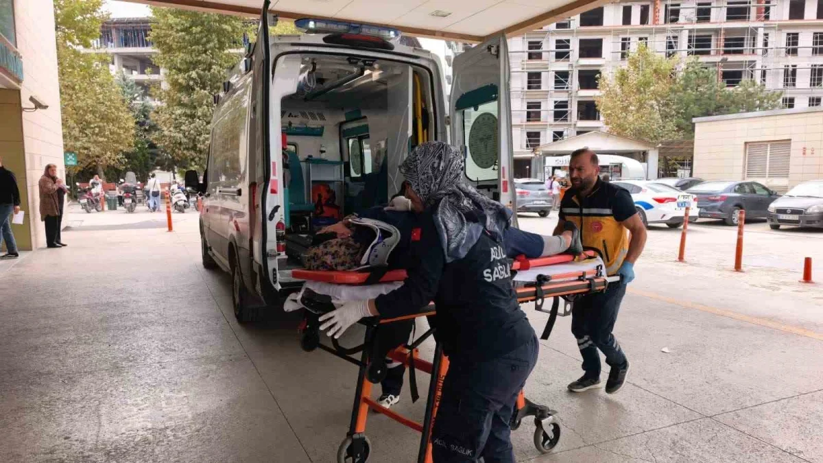 İnegöl'de özel halk otobüsü yayaya çarptı: Kadın ağır yaralı