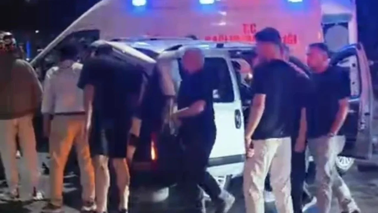 Sultangazi'de zincirleme kaza: 3 araç çarpıştı, 5 yaralı