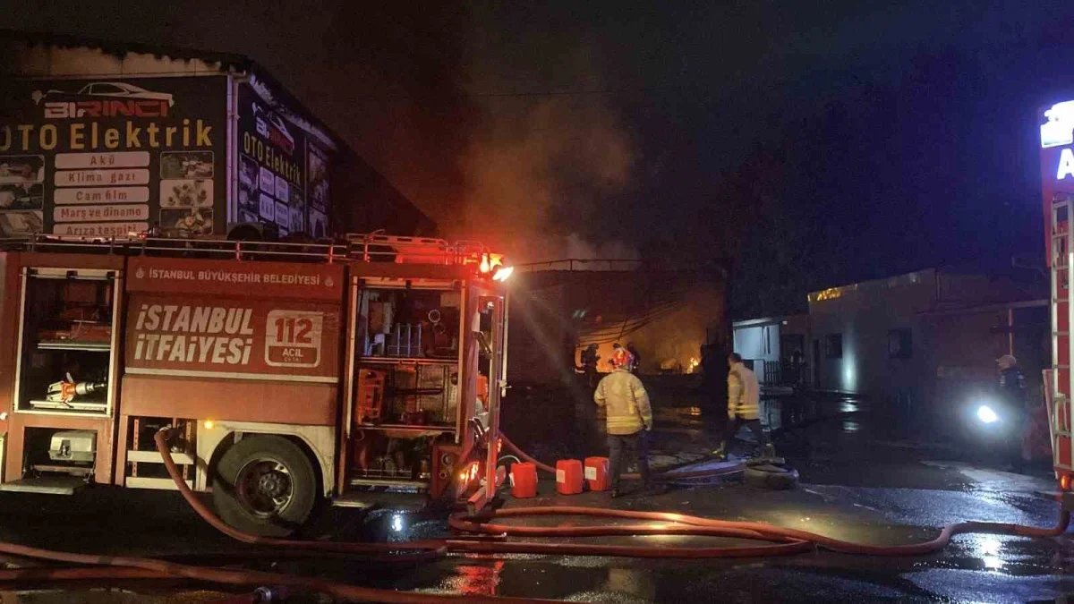 Esenyurt'ta lastikçi yangını 5 iş yerine ve yemek şirketine sıçradı