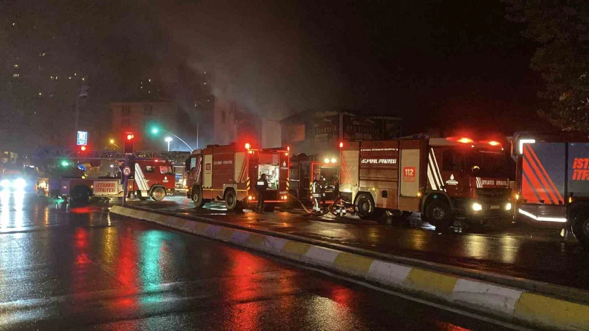 Esenyurt'ta lastikçi yangını 5 iş yerine ve yemek şirketine sıçradı