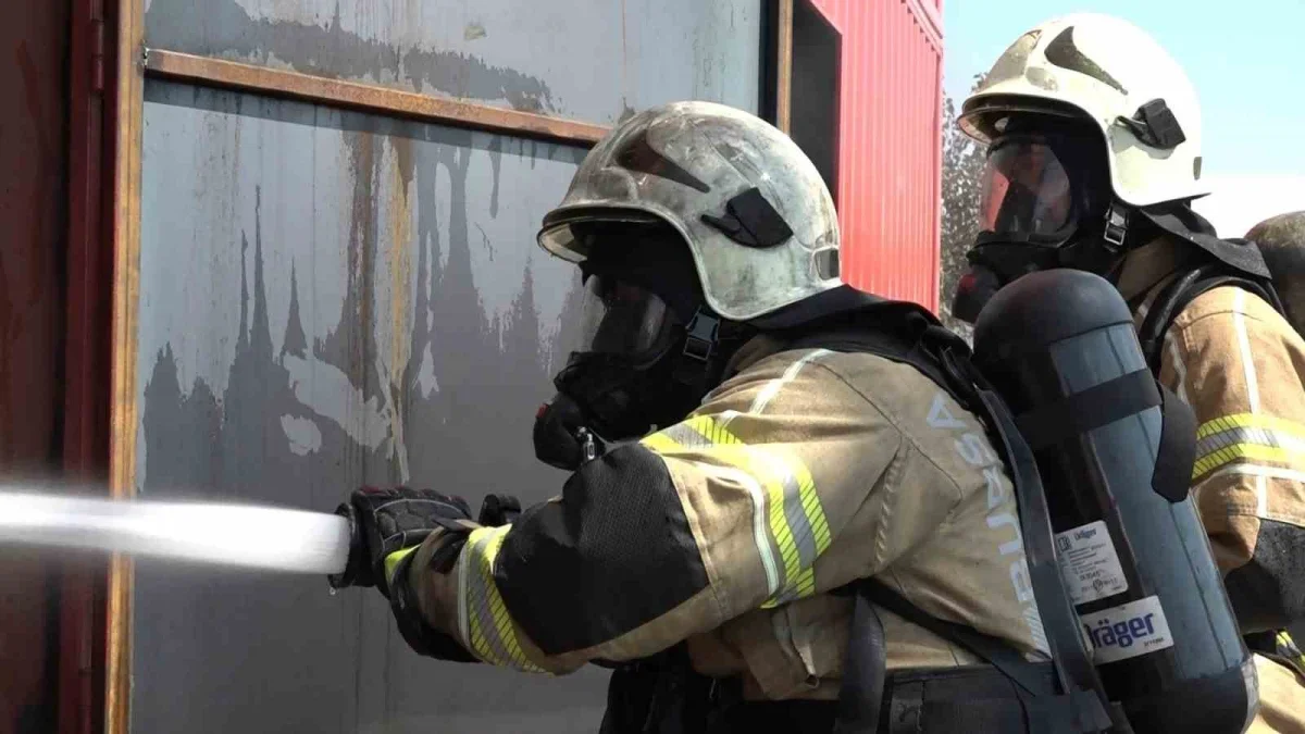 Bursa'da itfaiyeci adayları 464 saatlik zorlu eğitim alıyor