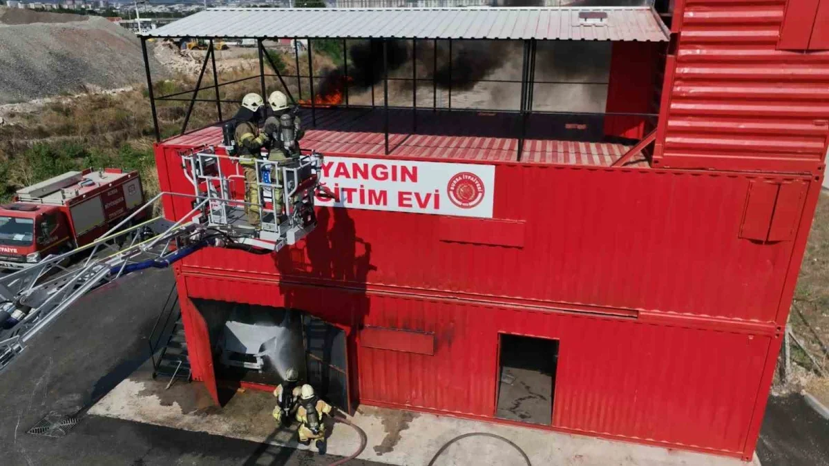 Bursa'da itfaiyeci adayları 464 saatlik zorlu eğitim alıyor