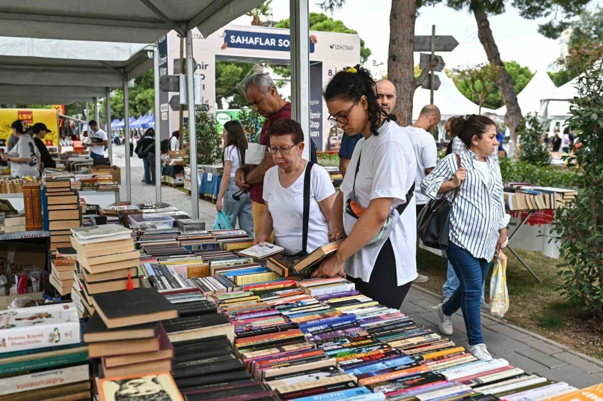 İZKİTAP 8. İzmir Kitap Fuarı Kültürpark'ta yoğun ilgi görüyor