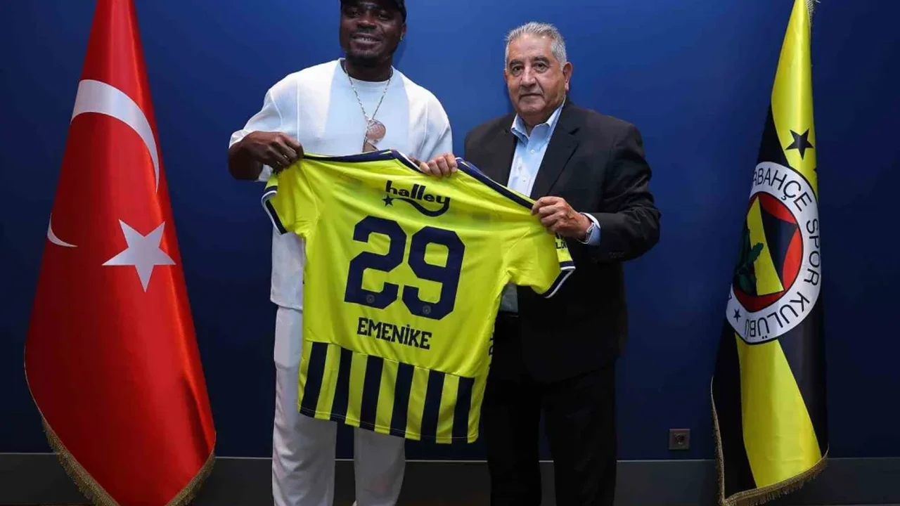 Emmanuel Emenike Fenerbahçe'yi ziyaret etti: 29 numaralı forma