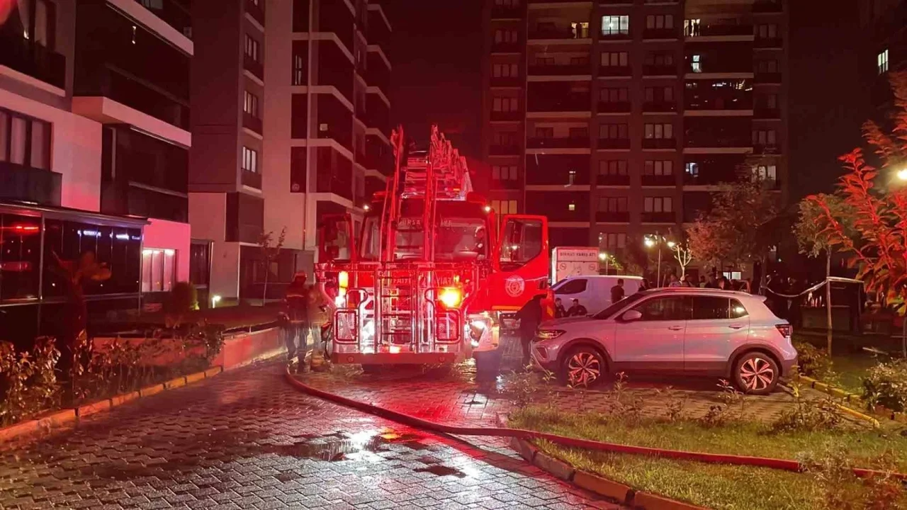 Bursa Nilüfer'de bina yangını: Mahsur kalan 19 kişi kurtarıldı