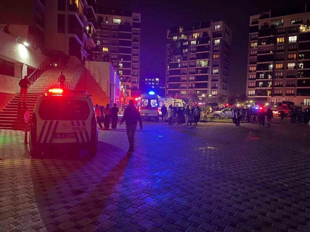 Bursa Nilüfer'de bina yangını: Mahsur kalan 19 kişi kurtarıldı
