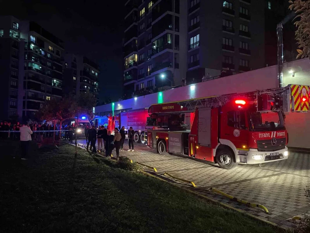 Bursa Nilüfer'de bina yangını: Mahsur kalan 19 kişi kurtarıldı