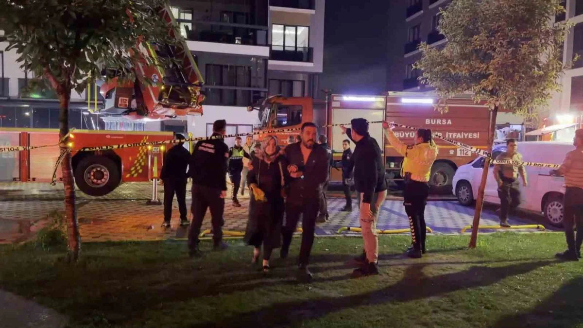 Bursa Nilüfer'de bina yangını: Mahsur kalan 19 kişi kurtarıldı