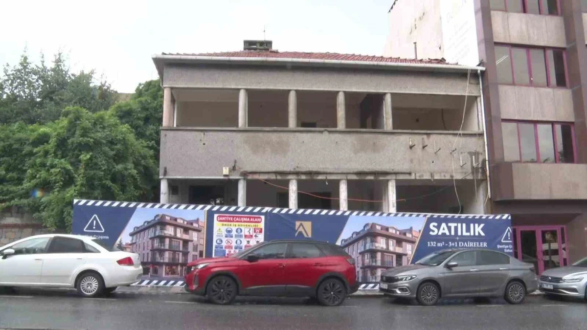 Tavuklu Doktor Sıtkı Murat Özferendeci'nin evi yıkılıyor