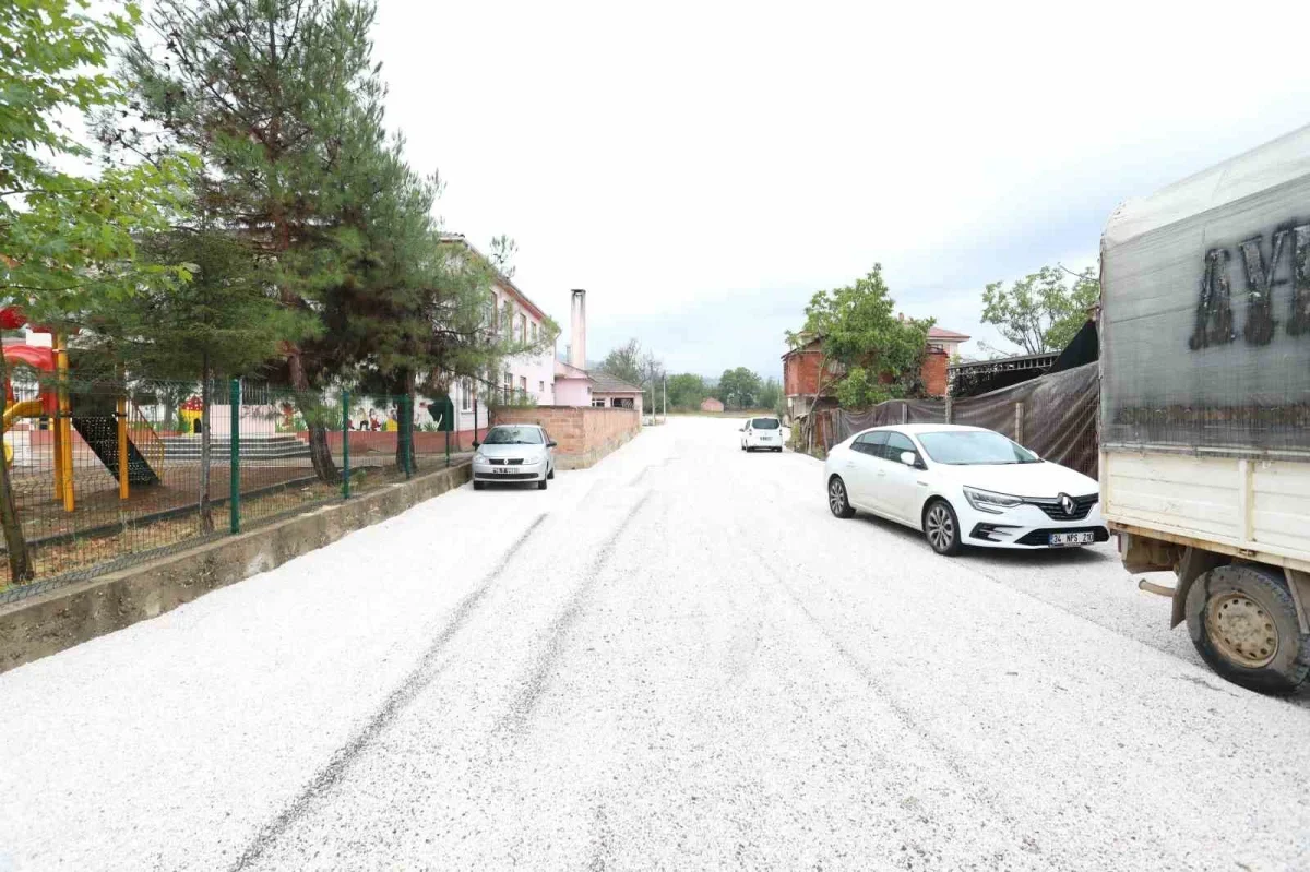 İnegöl Kurşunlu'da 8 sokağa 1300 metre sathi kaplama