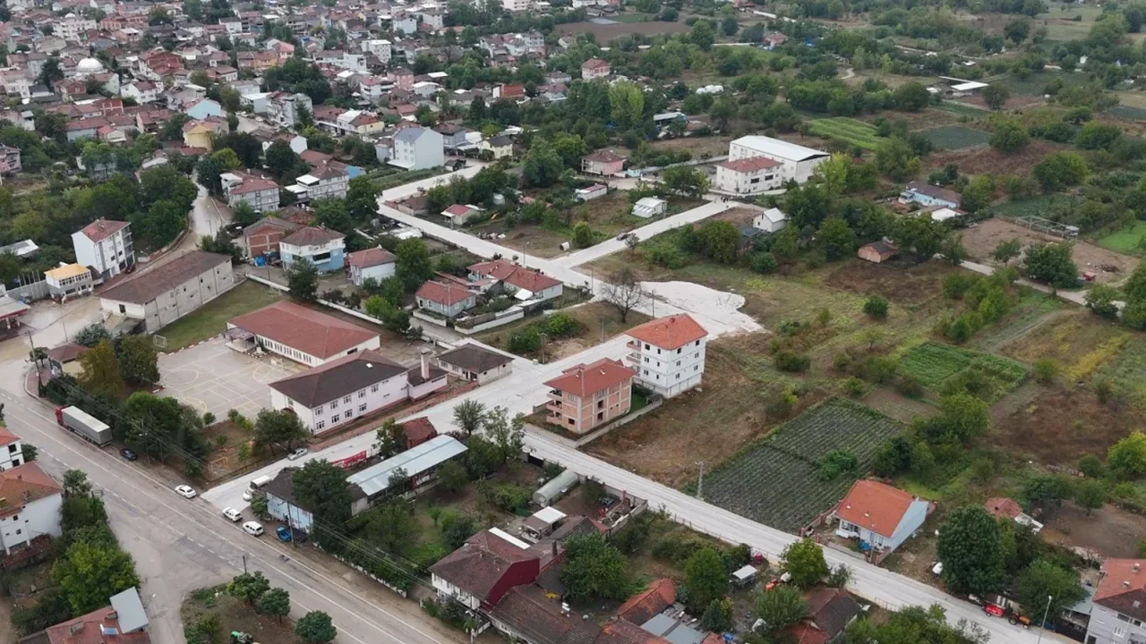 İnegöl Kurşunlu'da 8 sokağa 1300 metre sathi kaplama