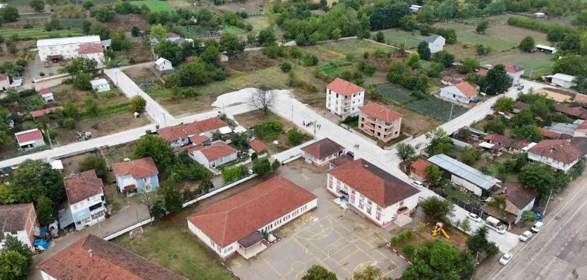 İnegöl Kurşunlu'da 8 sokağa 1300 metre sathi kaplama
