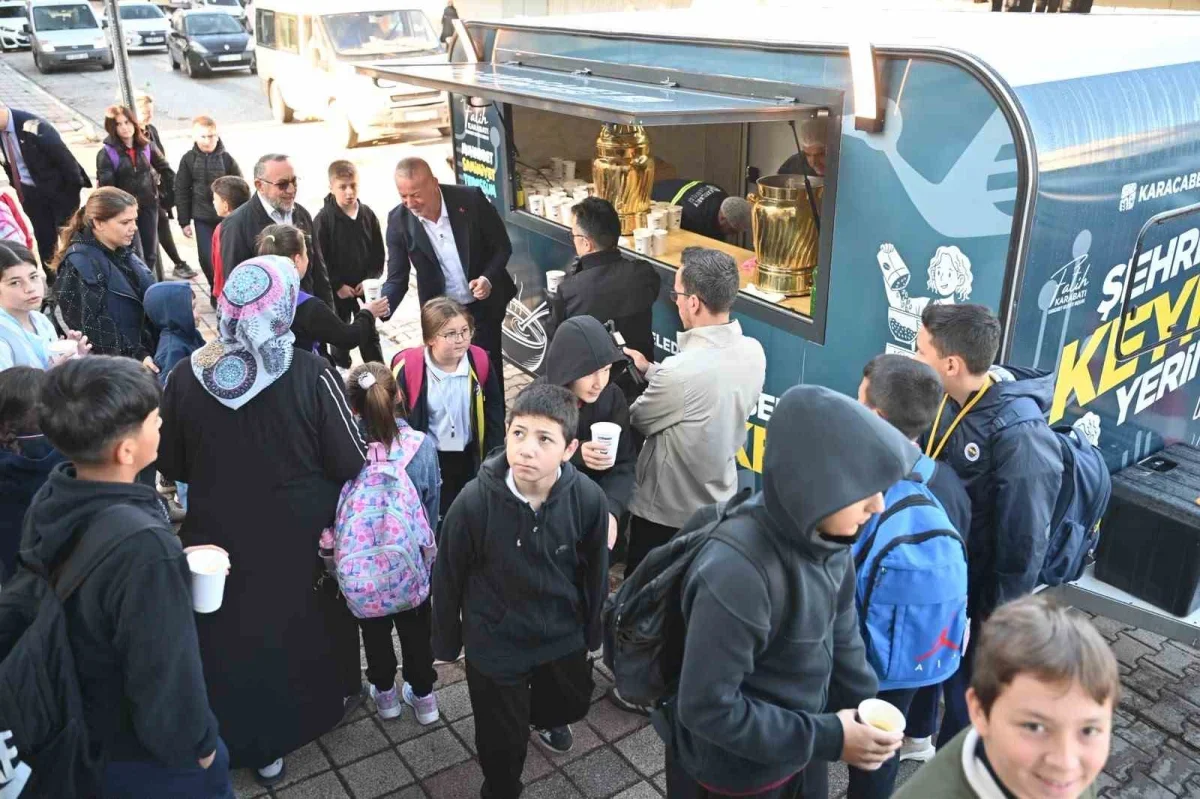 Karacabey'de Çorba Bizden kampanyası öğrencilere ulaşıyor