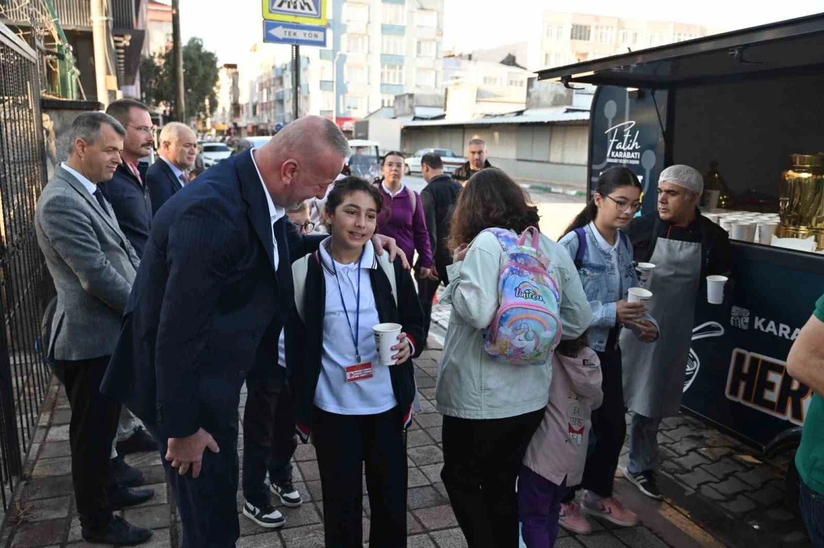 Karacabey'de Çorba Bizden kampanyası öğrencilere ulaşıyor