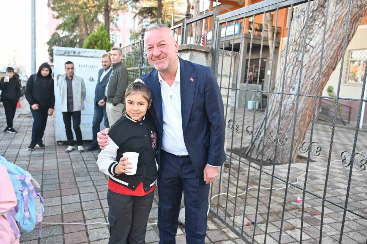 Karacabey'de Çorba Bizden kampanyası öğrencilere ulaşıyor